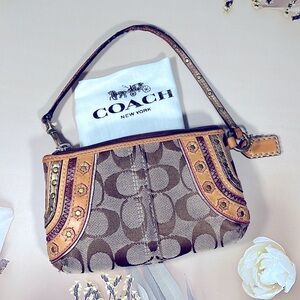 🌺 COACH BROWN SIGNATURE LEATHER WITH COACH HANGTAG WRISTLET SMALL BAG VINTAGE